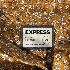 Express Classic Soft Wash Floral Pattern Button-Up